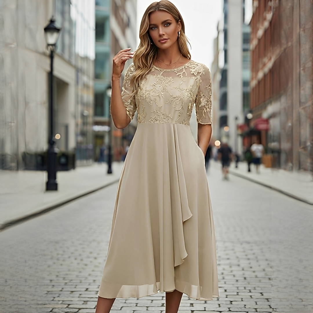 Victoria - Elegancka sukienka koronkowa z wycięciami