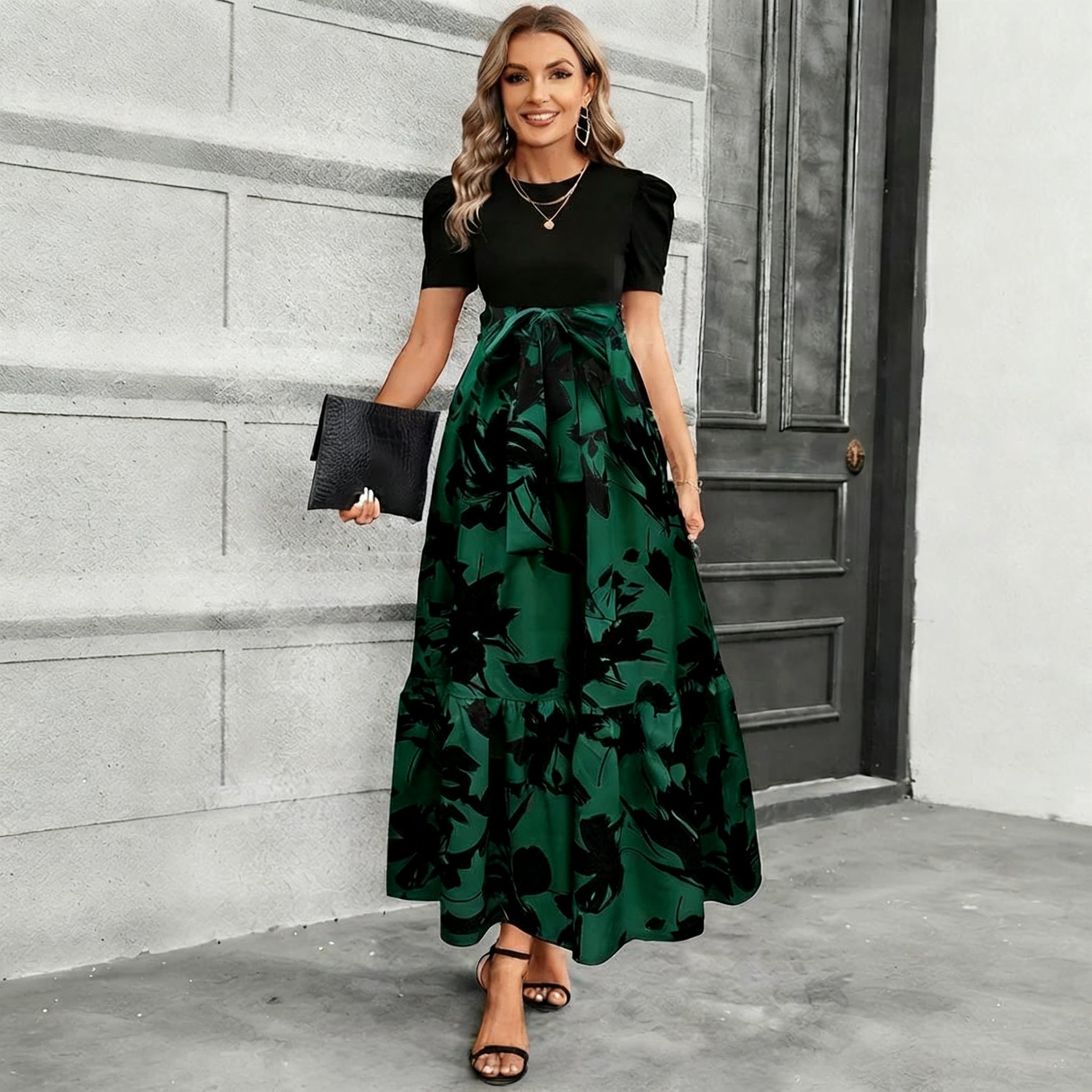 Astrid - Elegancka Sukienka z Motywem Kwiatowym