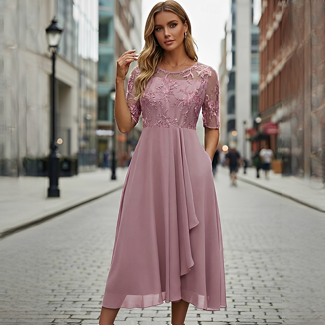 Victoria - Elegancka sukienka koronkowa z wycięciami