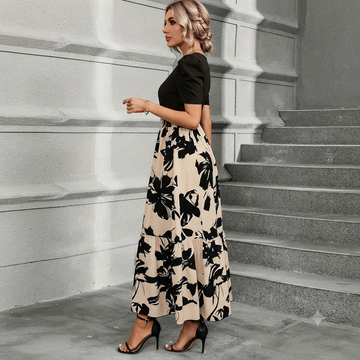Astrid - Elegancka Sukienka z Motywem Kwiatowym