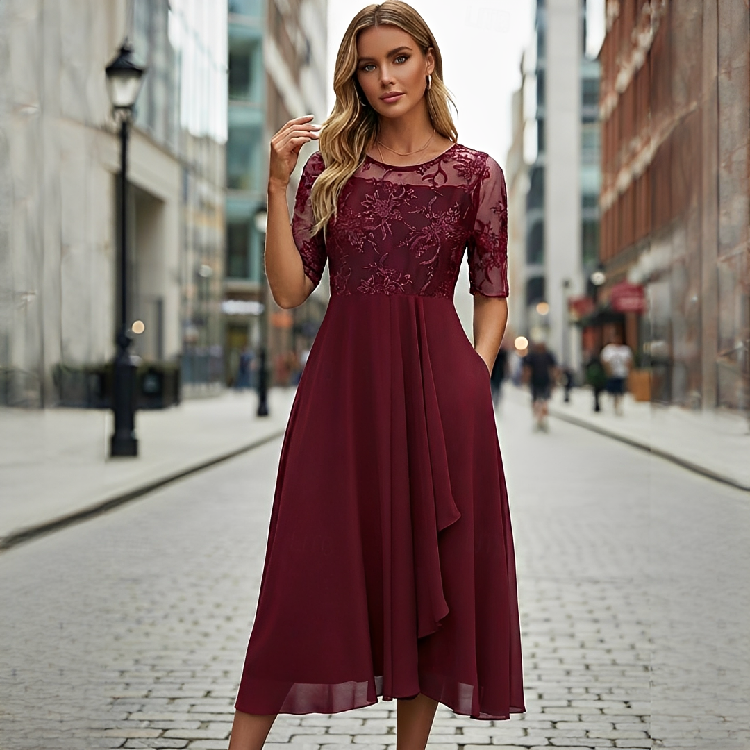 Victoria - Elegancka sukienka koronkowa z wycięciami