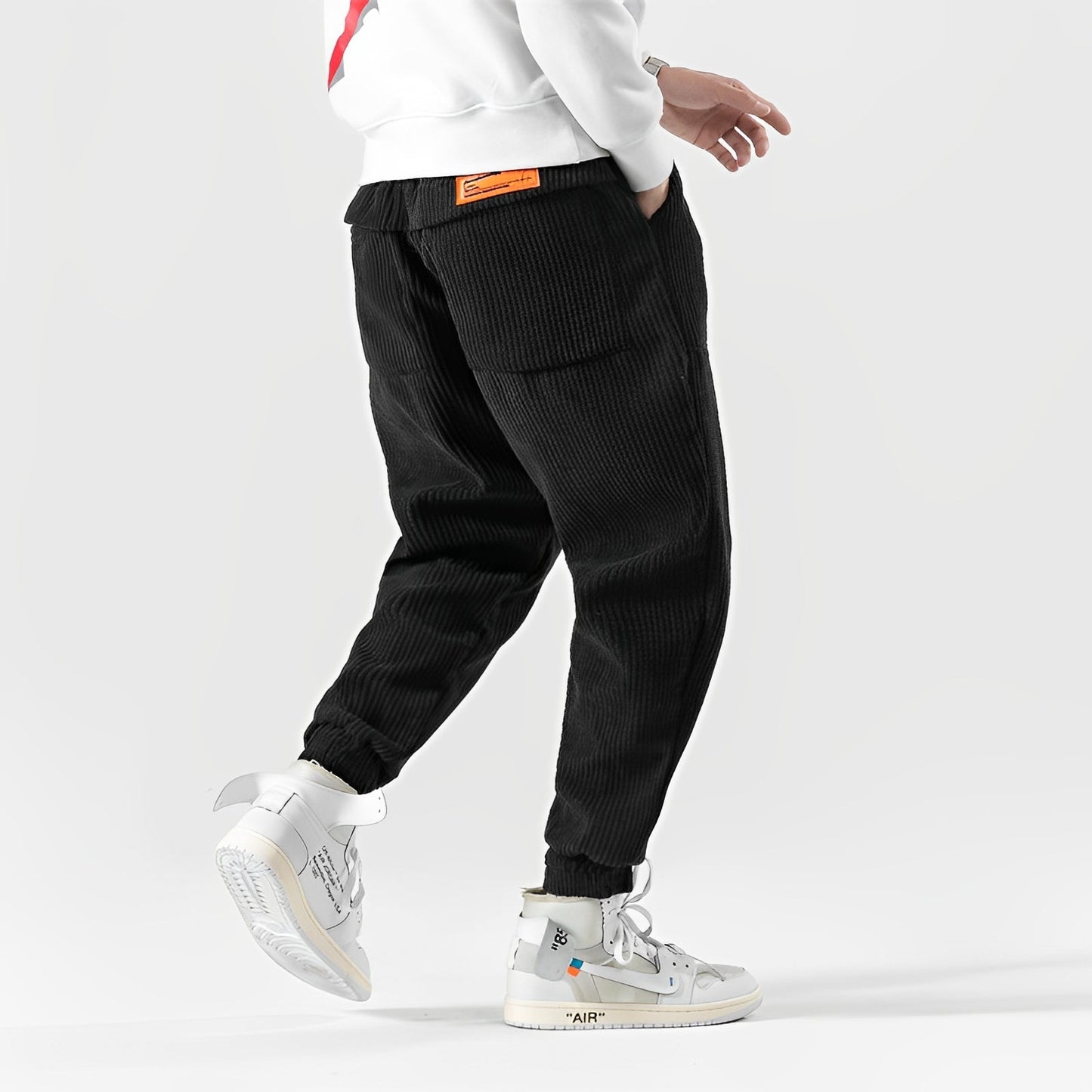 Corden - Nowoczesne, luźne spodnie sztruksowe dla mężczyzn