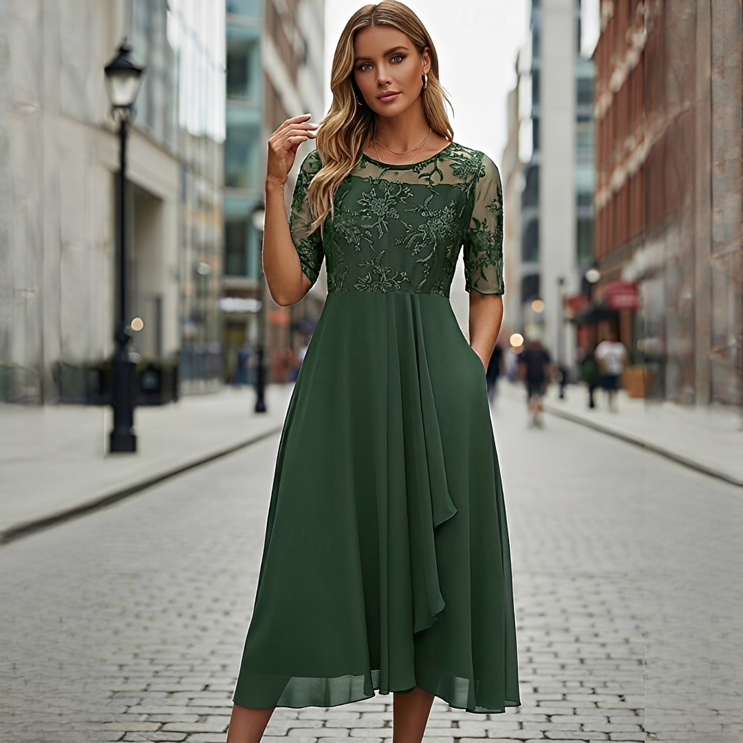 Victoria - Elegancka sukienka koronkowa z wycięciami
