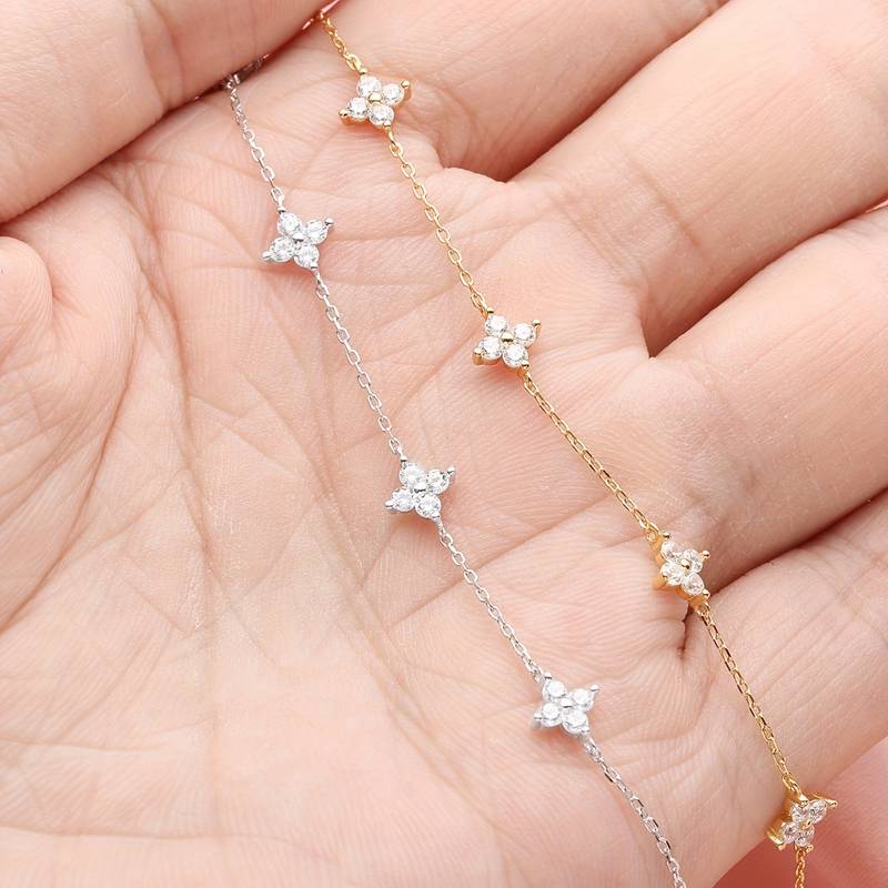 Pulsera Kwiatów z Cyrkoni - Pulsera Minimalistyczna