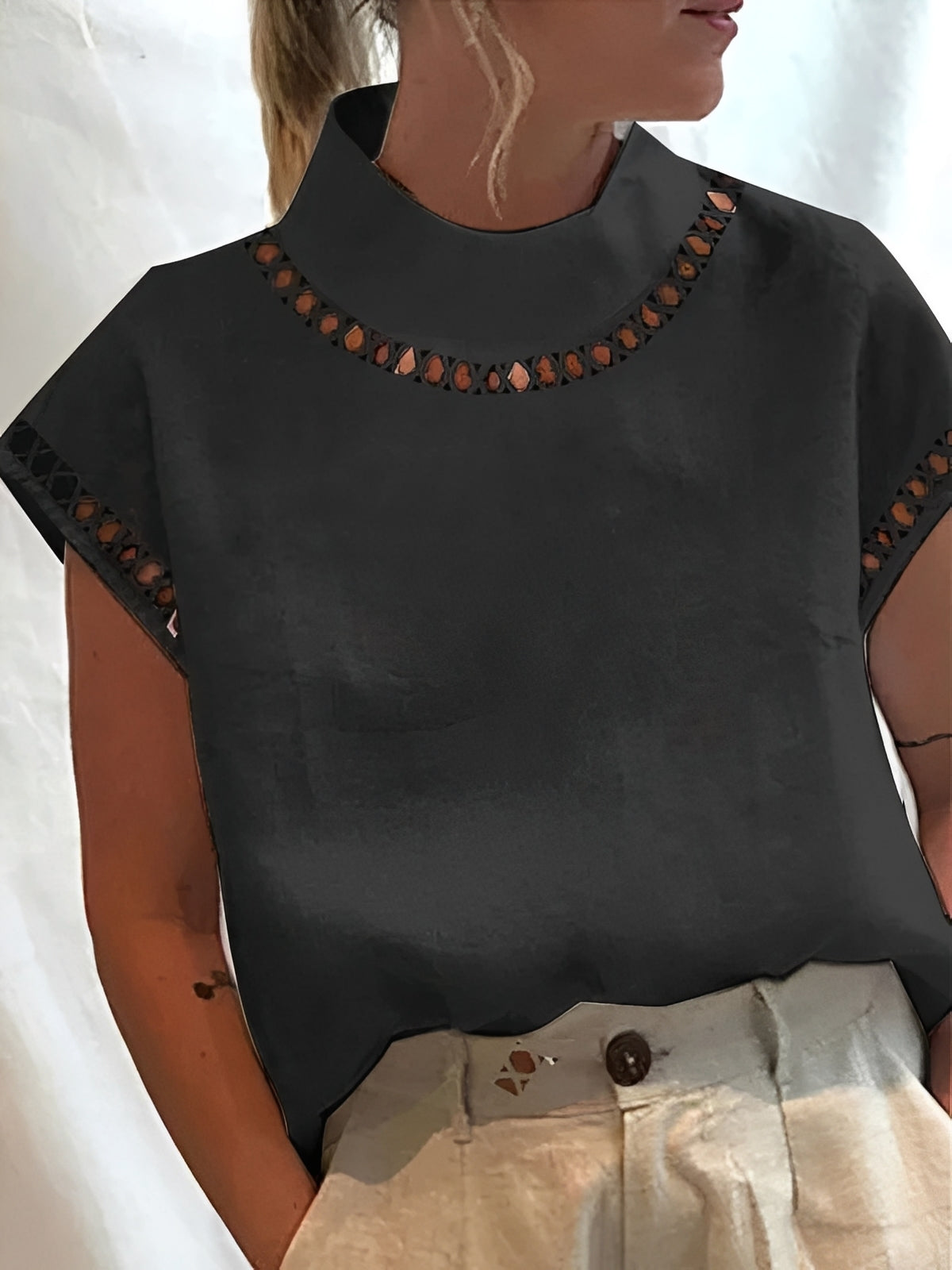 Nannie - Stylowy top z wycięciem dla kobiet