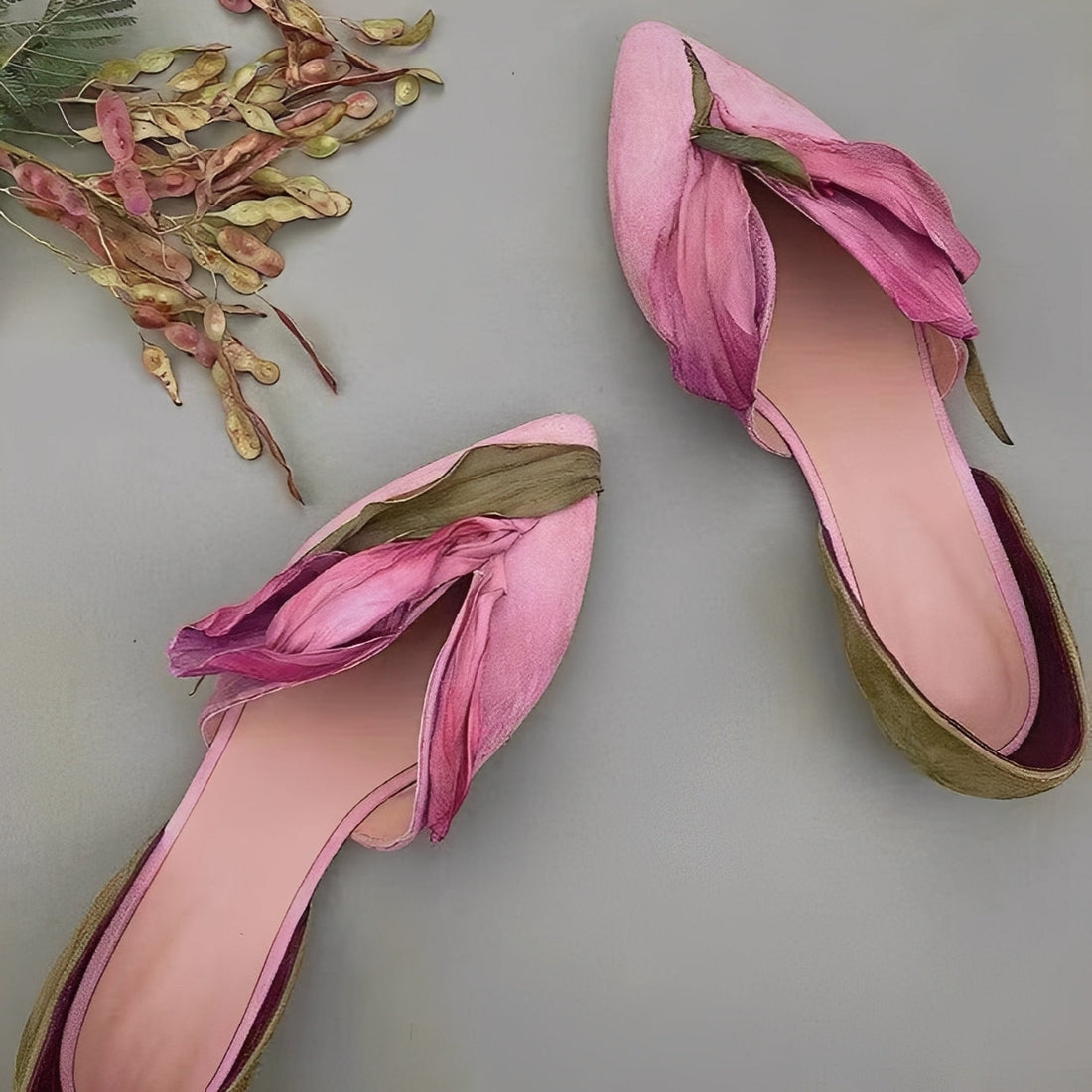 Jennifer - Stylowe płaskie buty damskie z kwiatowym wzorem