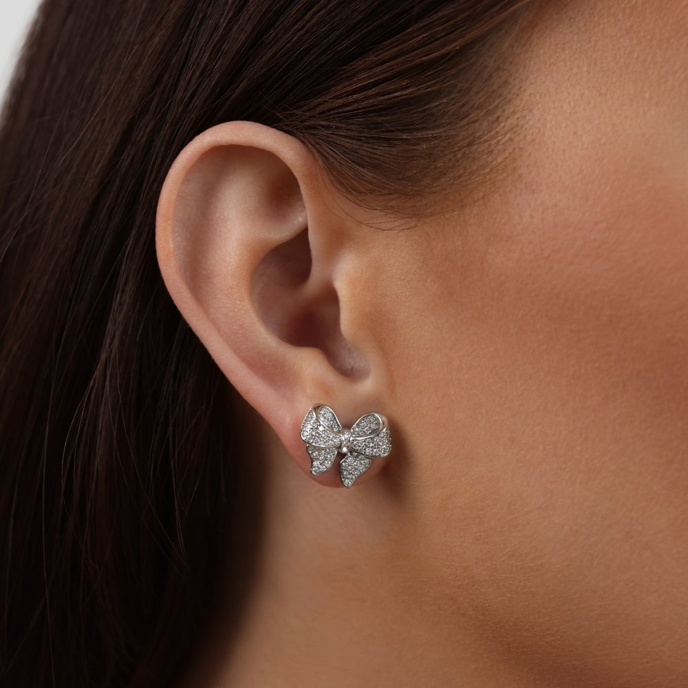 Minerva – Eleganckie kolczyki w kształcie kokardy