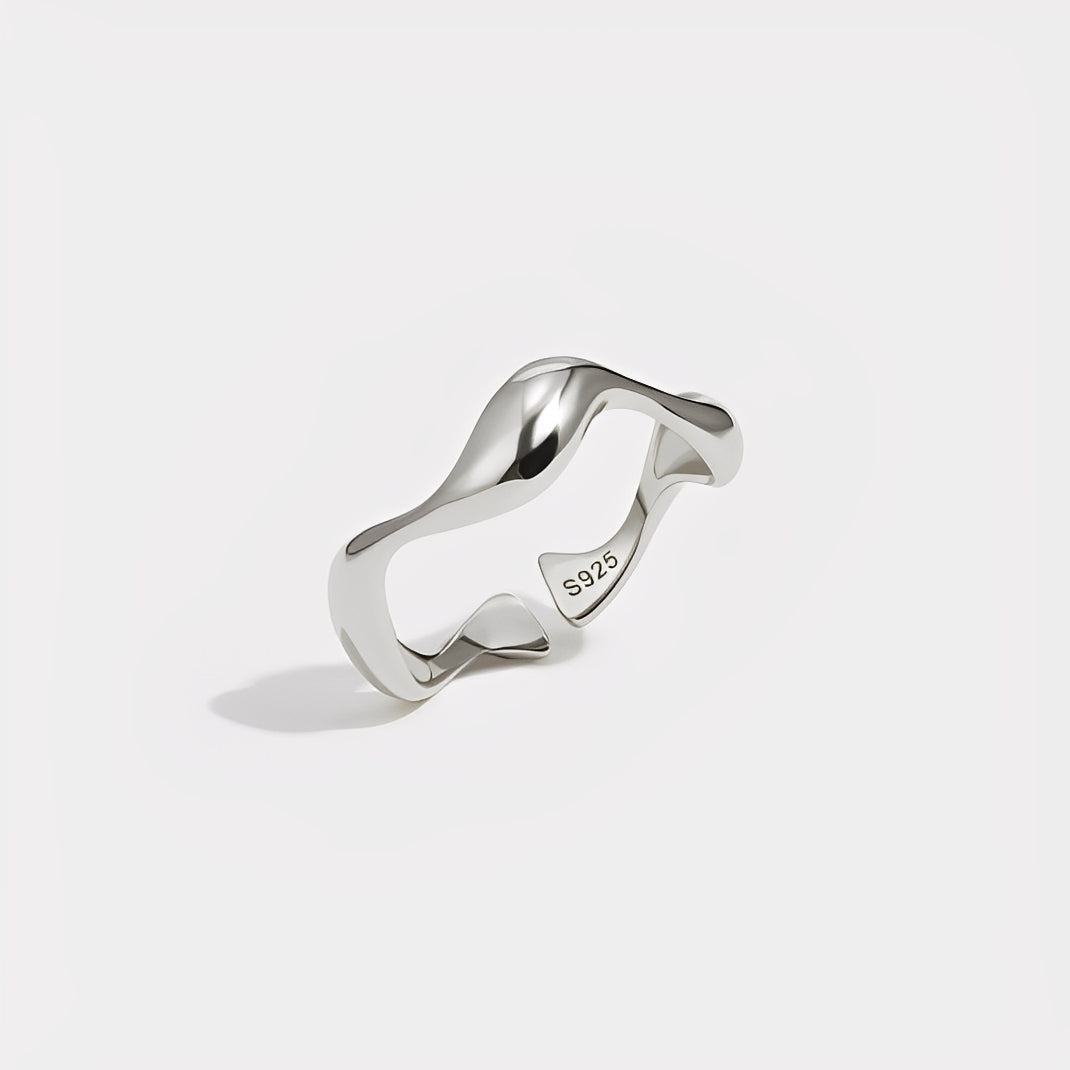 Ondine – Minimalistyczny pierścionek falisty