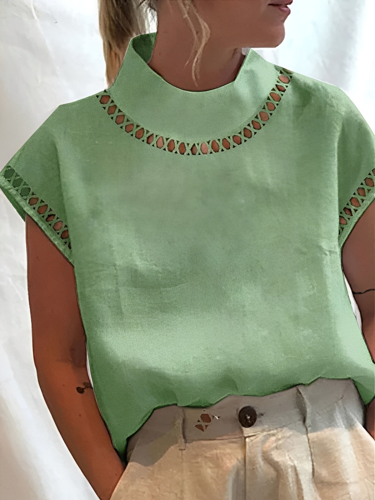 Nannie - Stylowy top z wycięciem dla kobiet