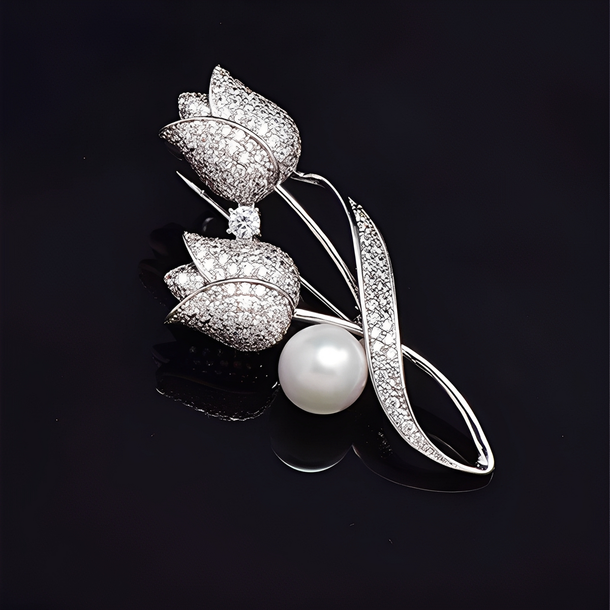 Jackie – Broche tulipana złotego z cyrkonią i perłą, złoto