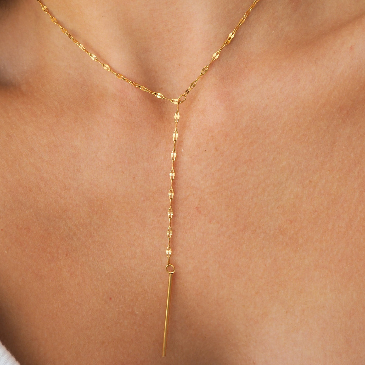 Zeinab – Kolczyk minimalistyczny elegancki
