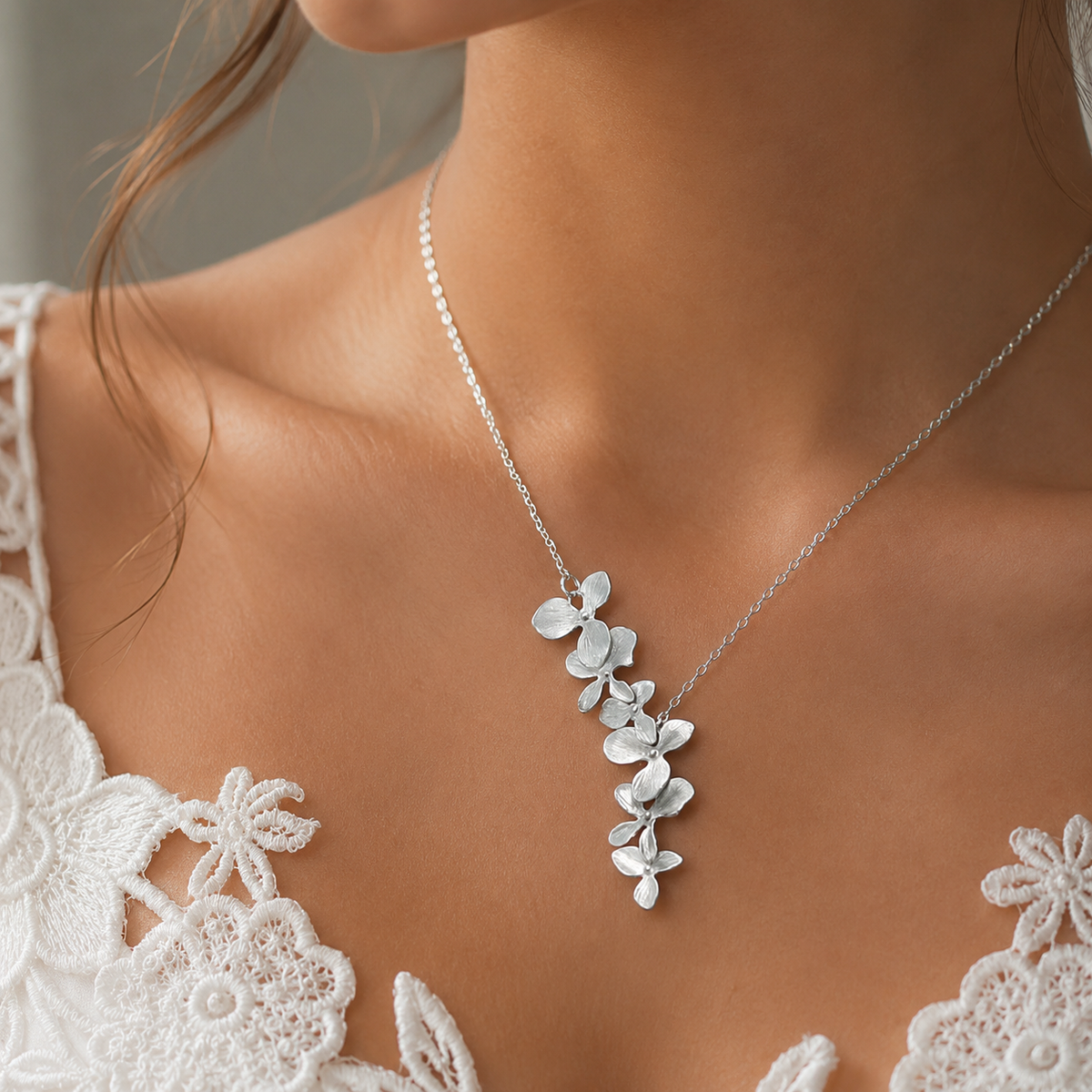Flora – Kwiatowy naszyjnik srebrny w stylu vintage