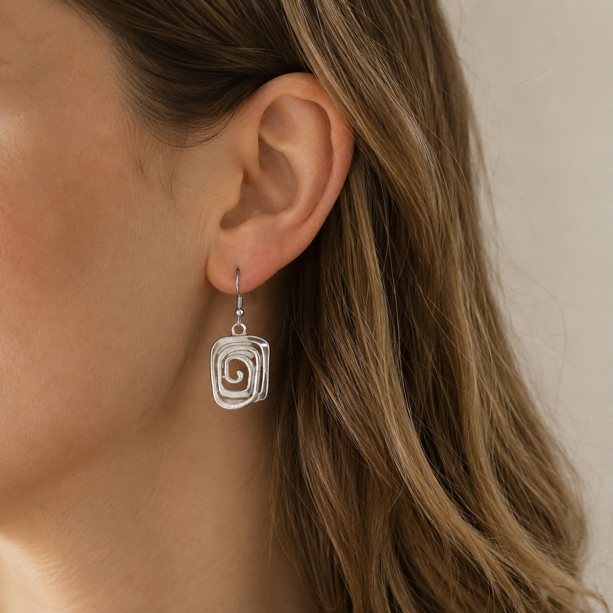 Kaia – Pendientes Boho w srebrze z projektem w spirali