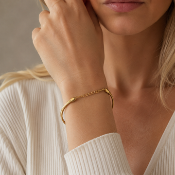 Livia – Pulsera z eleganckim złotym wężem