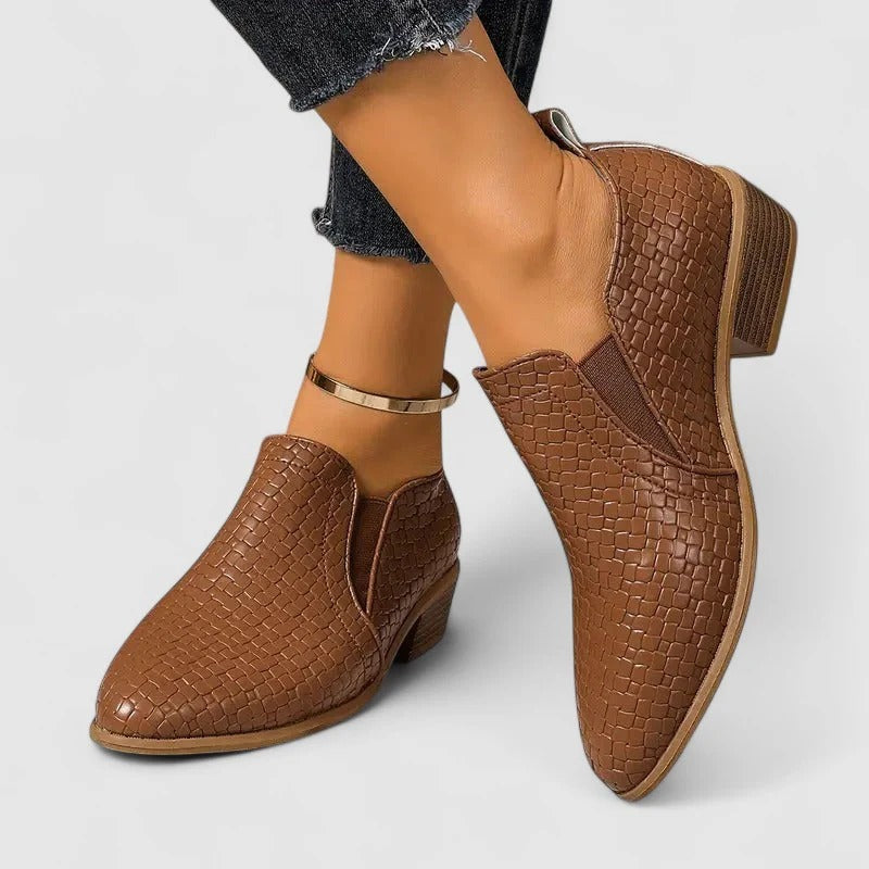 Ellie - Loafersy z ostrym noskiem i masywnym obcasem