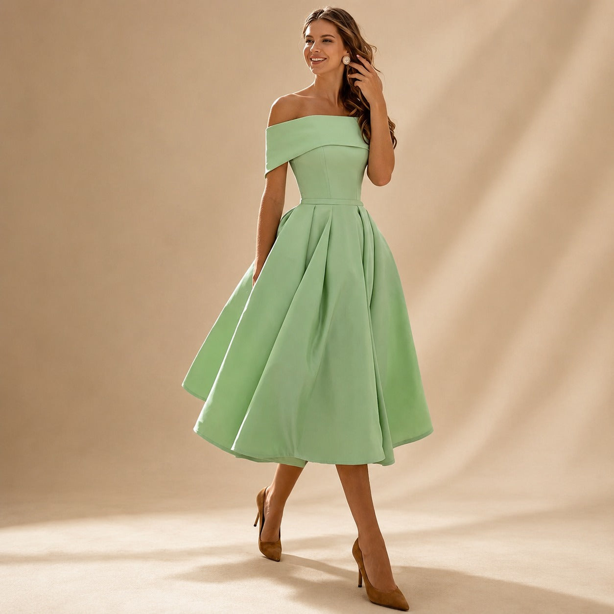 Erika - Elegancka Sukienka z Odkrytymi Ramionami