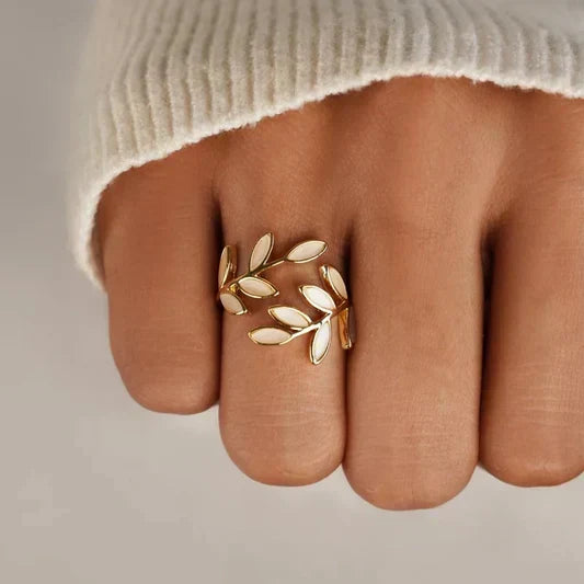 Pria – Anillo elegancki z białym opalem i liściem