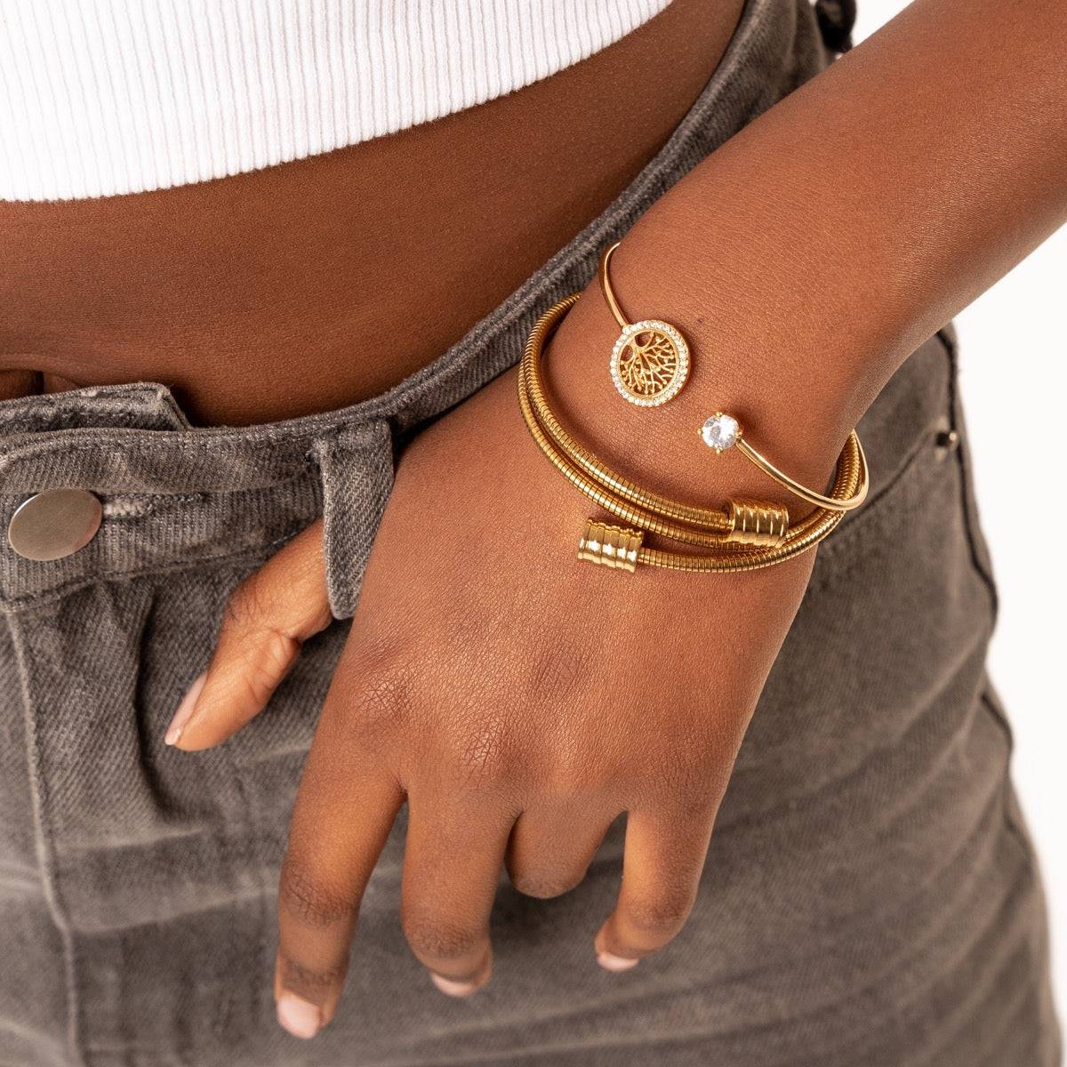 Angie – Pulsera z projektowanym spiralnym wzorem w złocie