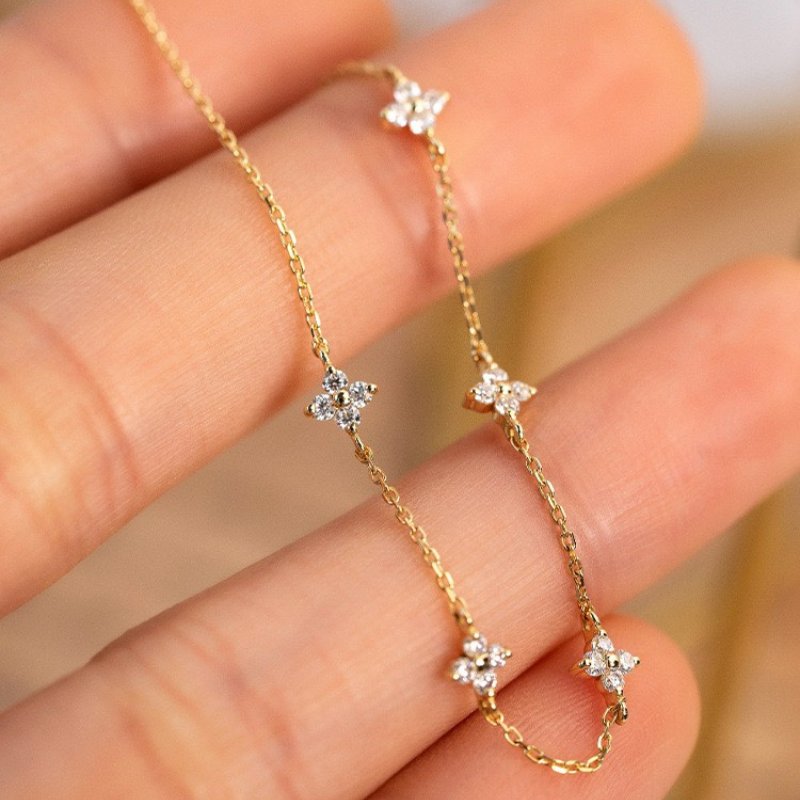 Pulsera Kwiatów z Cyrkoni - Pulsera Minimalistyczna