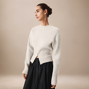 Damski sweter z półzamkiem i rozcięciem u dołu regular fit