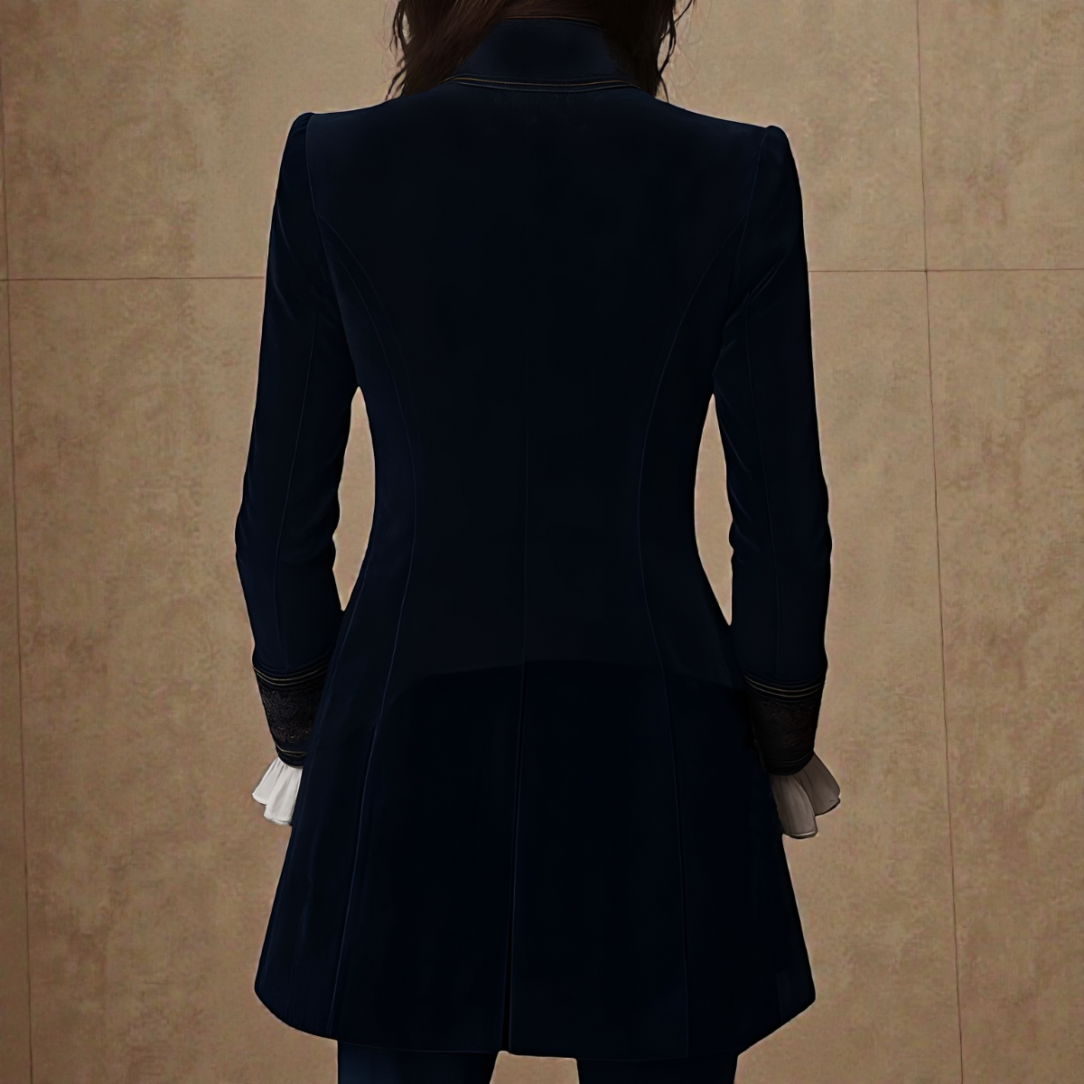 Kobiety Tailored Longline Jacket z haftowaną lamówką i szerokimi mankietami