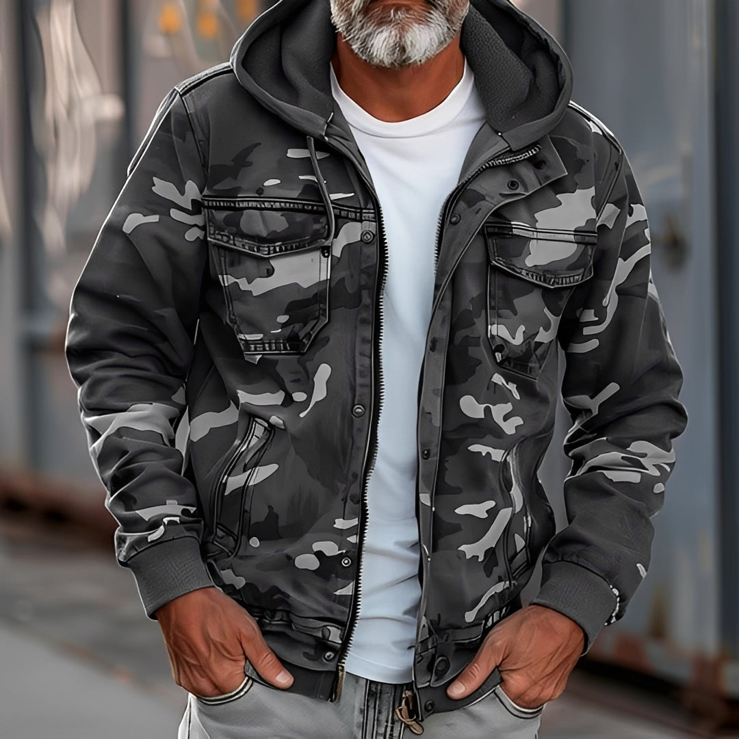 Męska kurtka camouflage z kapturem i dużymi kieszeniami na piersi