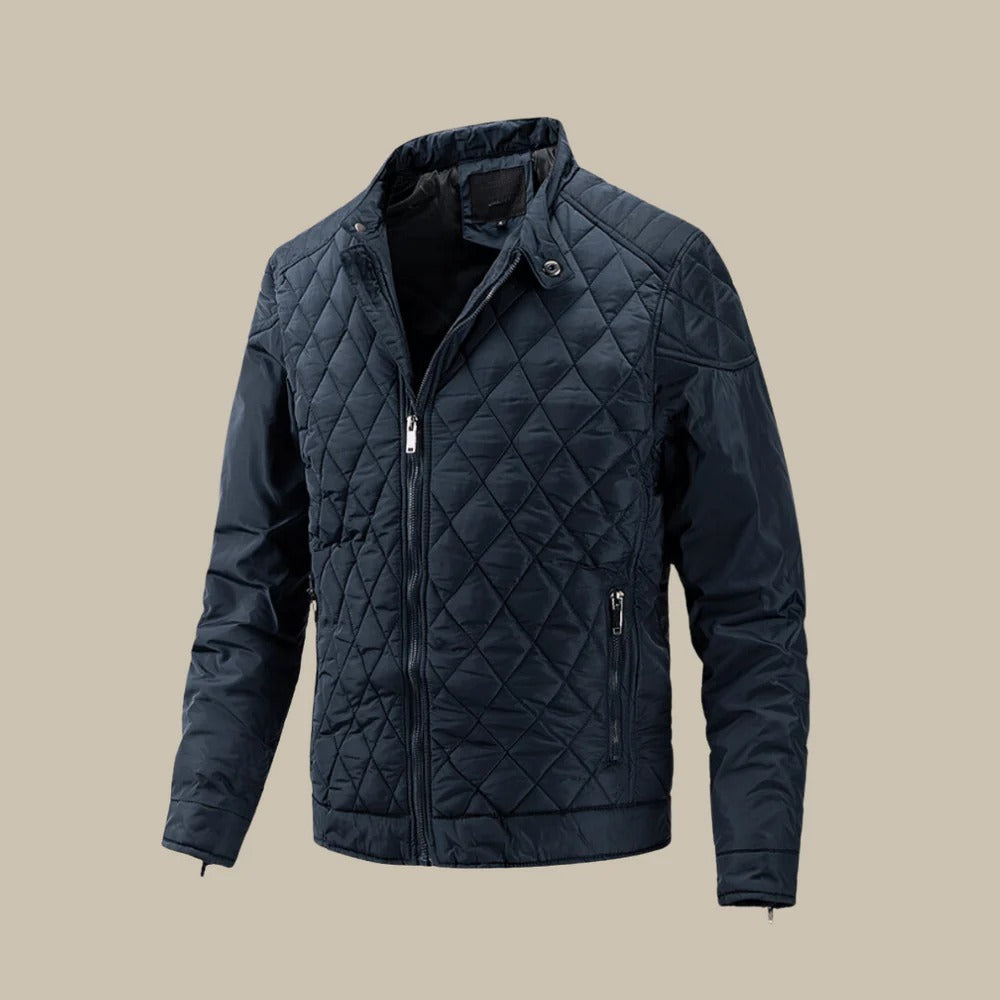 Męska pikowana kurtka o kroju slim fit, ze stójką, zapinana na zamek, z długimi rękawami i kieszeniami na zamek.