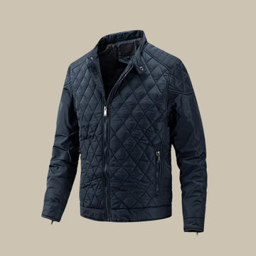 Męska pikowana kurtka o kroju slim fit, ze stójką, zapinana na zamek, z długimi rękawami i kieszeniami na zamek.
