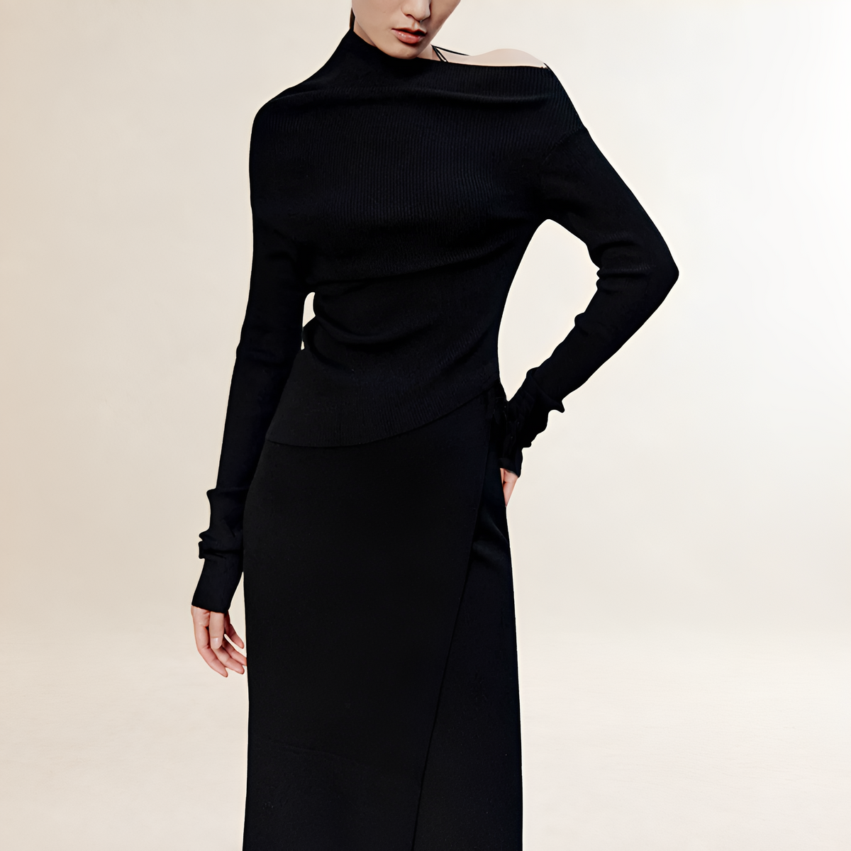 Sukienka maxi dla kobiet na ramiączkach off-shoulder z długim rękawem i rozcięciem
