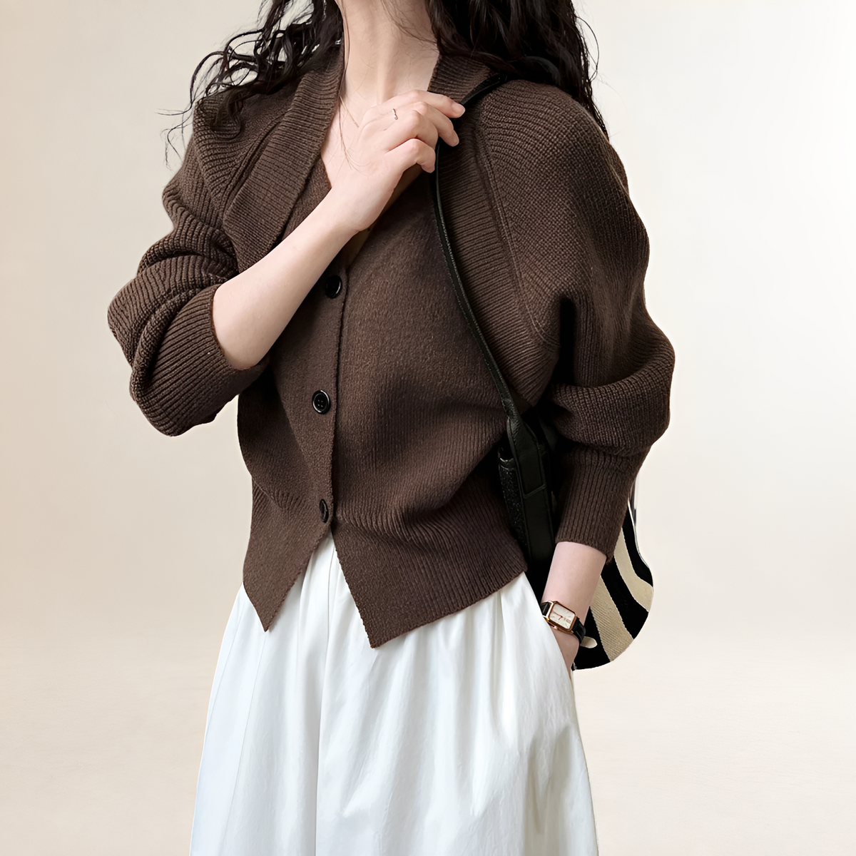 Sweter dla kobiet z dekoltem w serek i guzikiem long sleeve