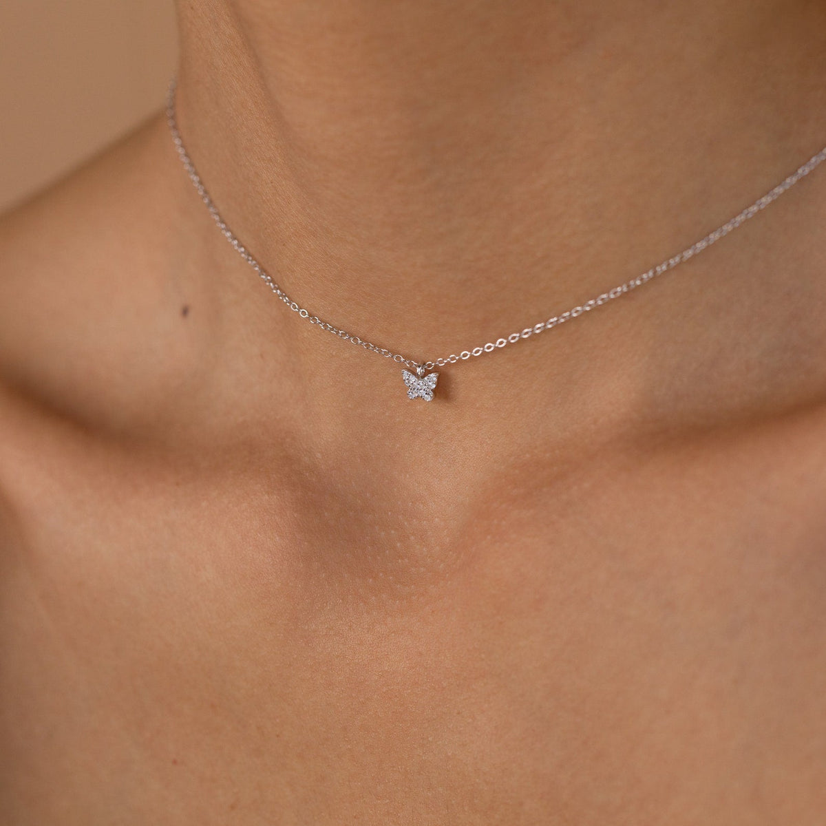 Mandy – Kolczyk motyl Pavé