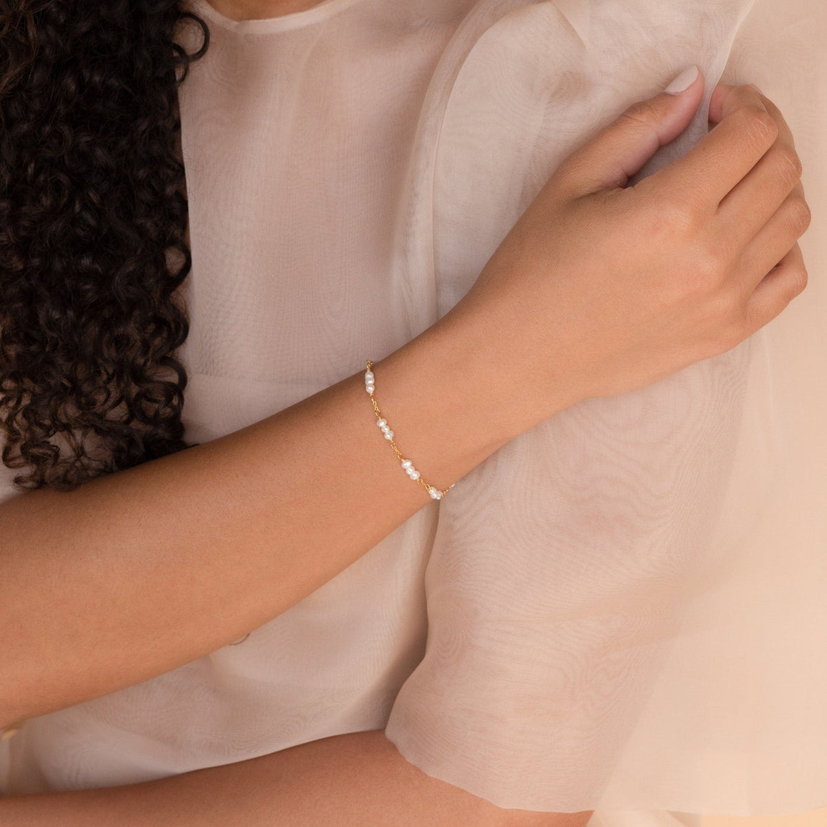 Hailey – Pulsera z pereł z stacjami