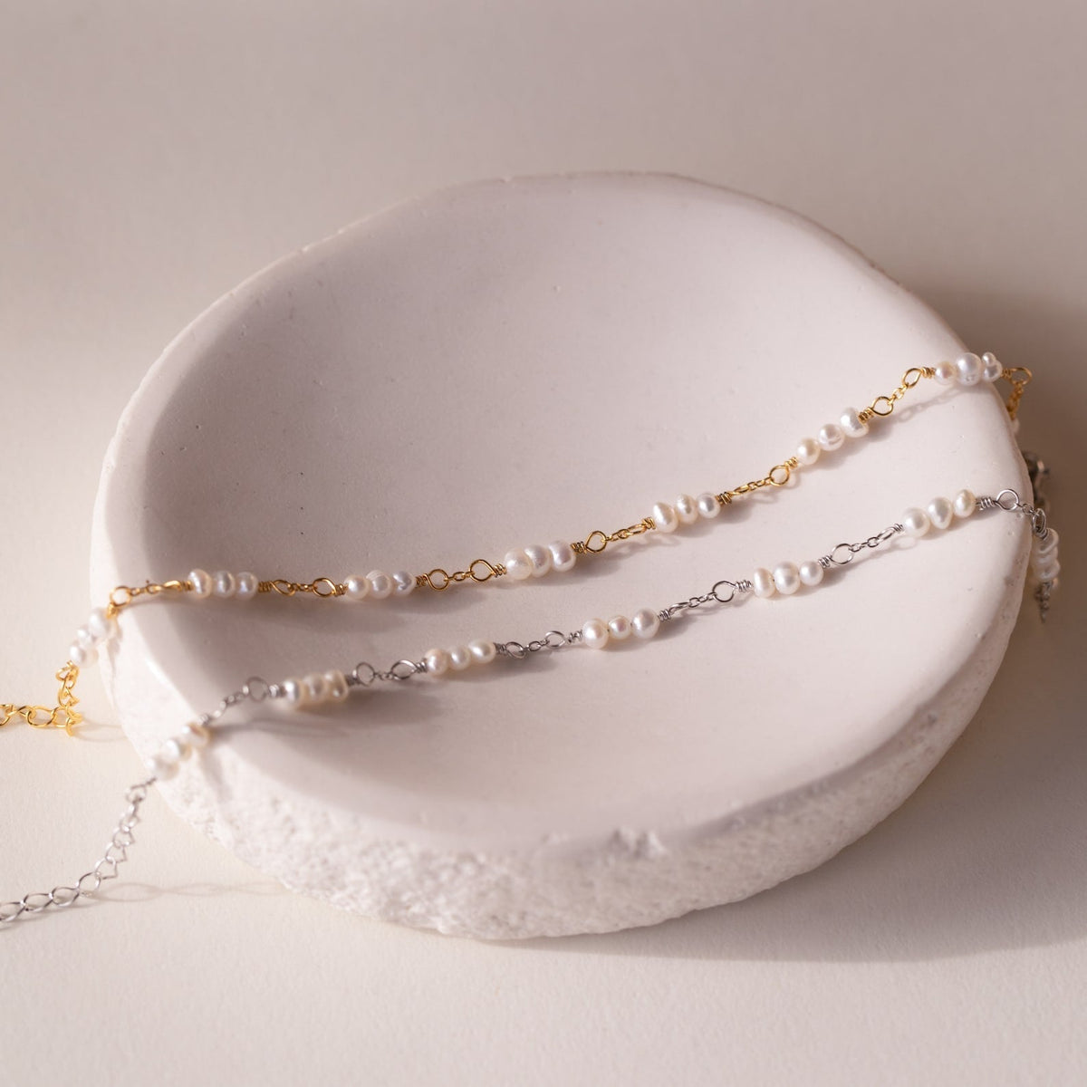 Hailey – Pulsera z pereł z stacjami