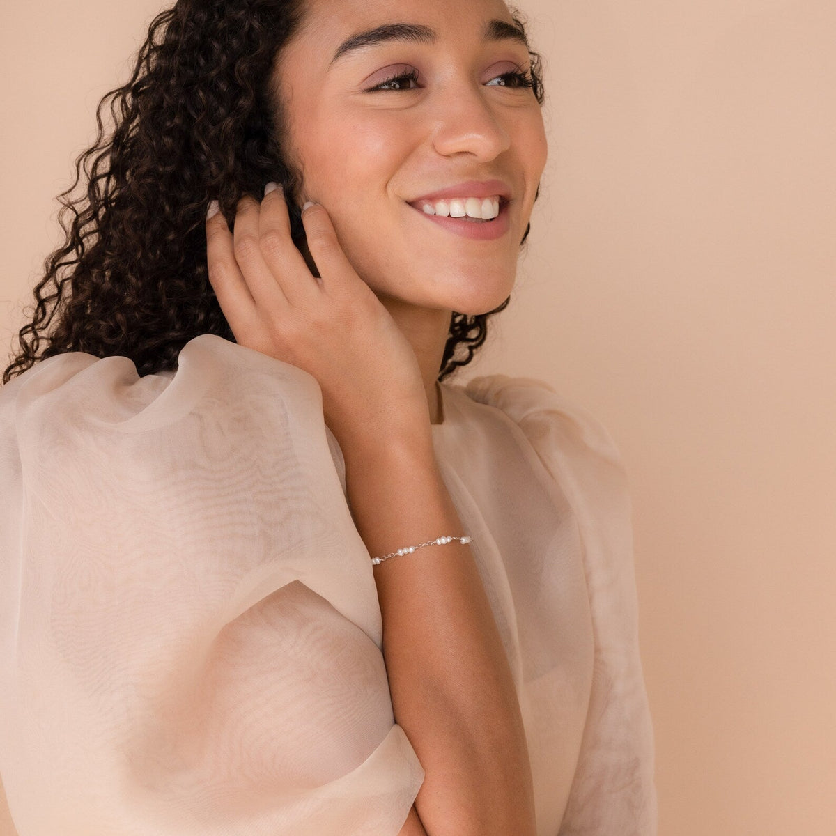 Hailey – Pulsera z pereł z stacjami