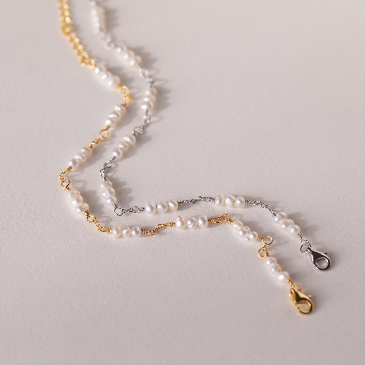 Hailey – Pulsera z pereł z stacjami