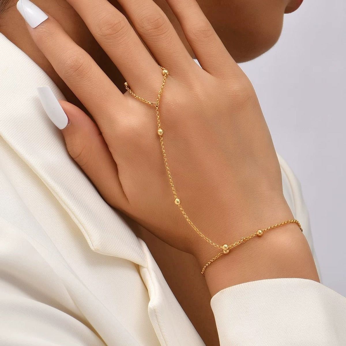Lisa – Pulsera łańcuch perłowy i rękawiczki