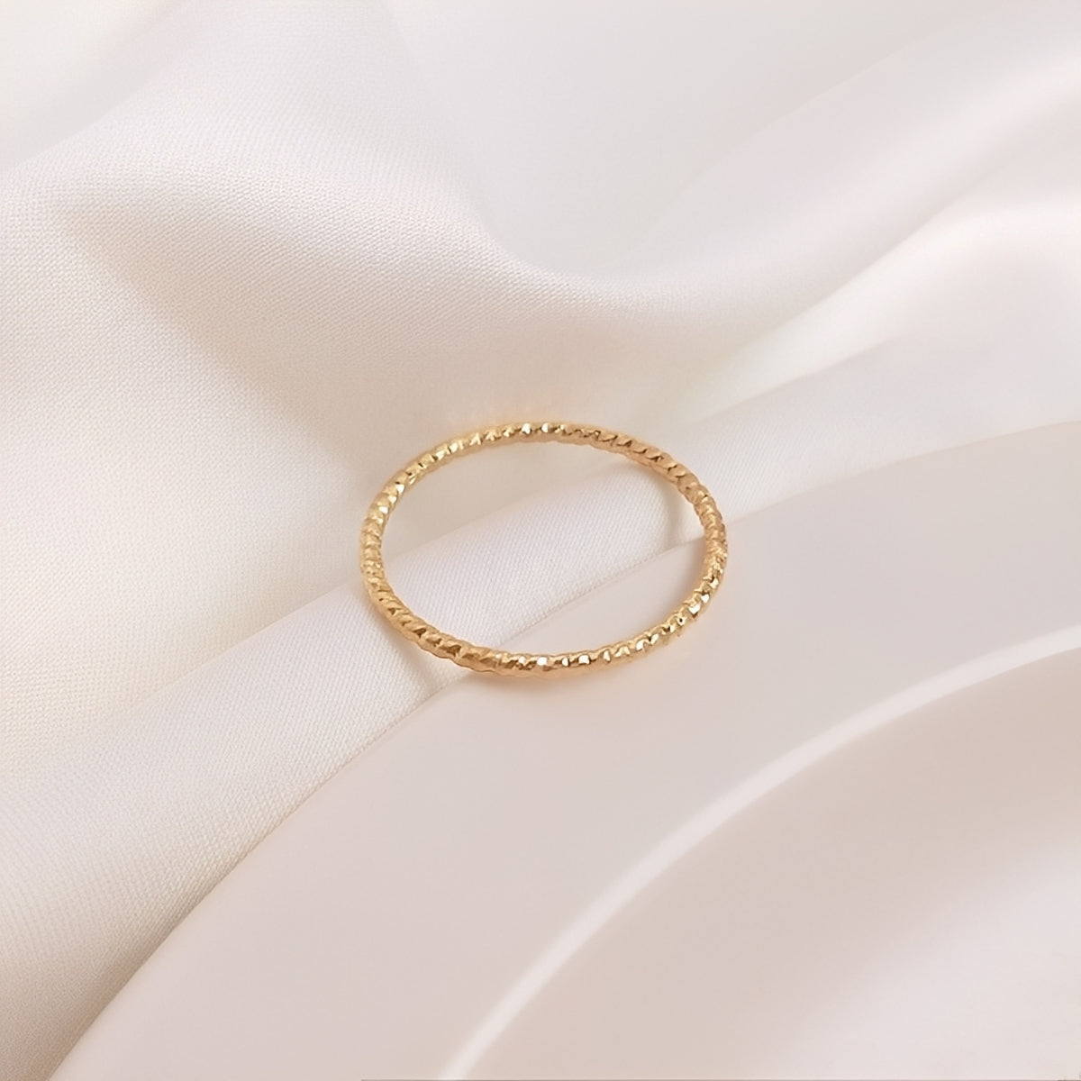 Sophie – Nowoczesny pierścionek o minimalistycznym designie