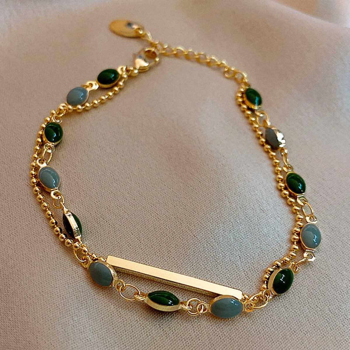 Manon – Pulsera de piedra zielonej w złocie
