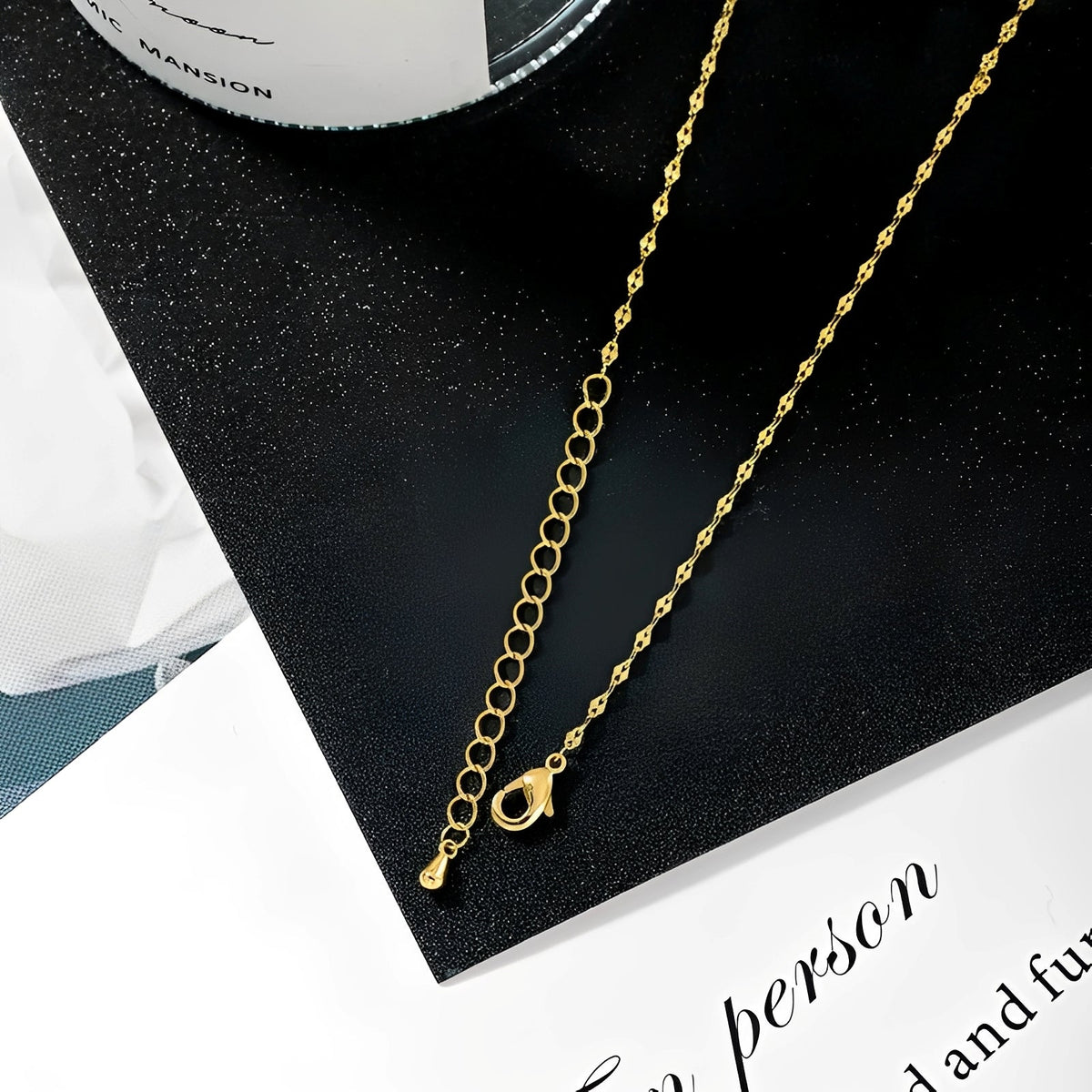 Zeinab – Kolczyk minimalistyczny elegancki