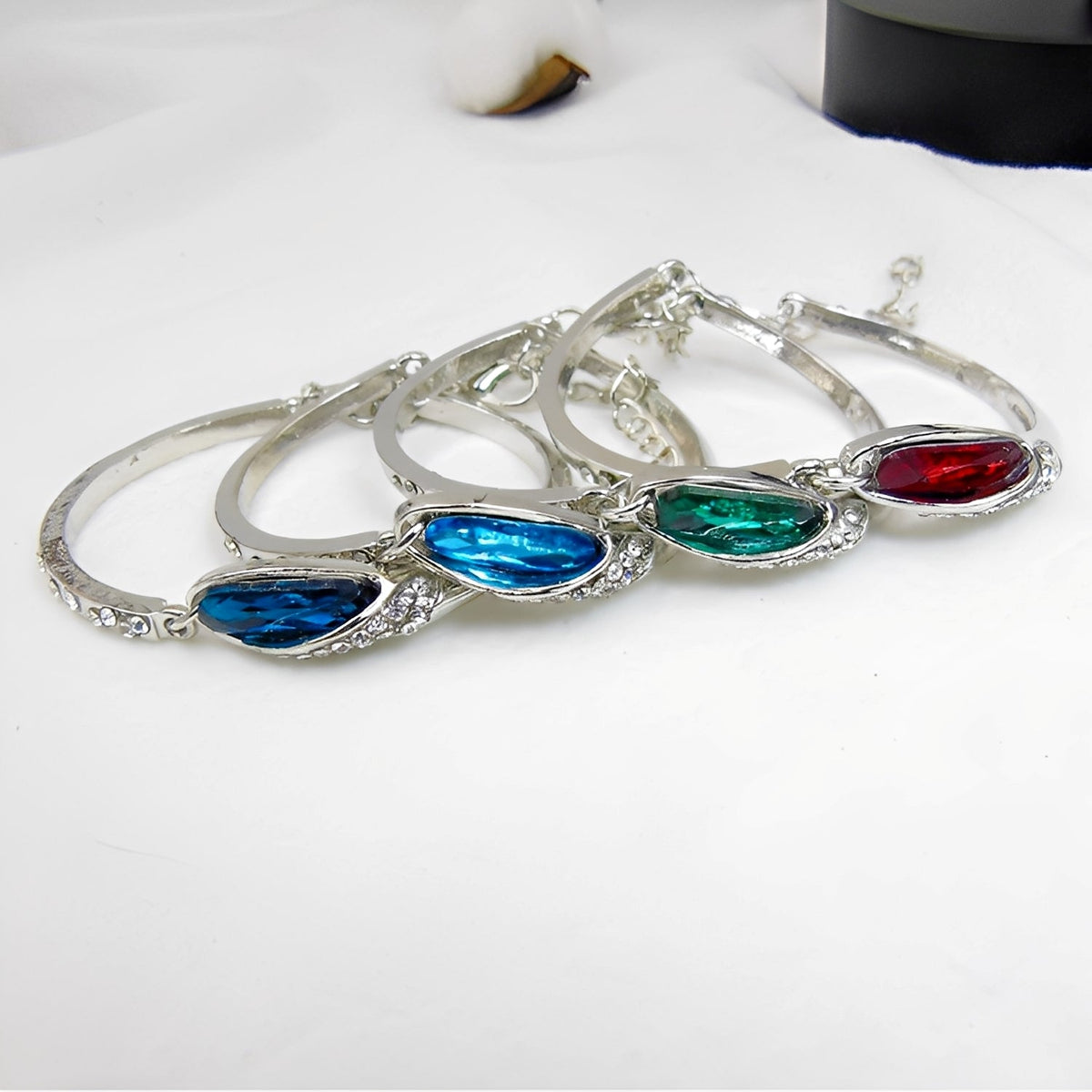 Miku – Pulsera elegancka ozdobiona szafirami