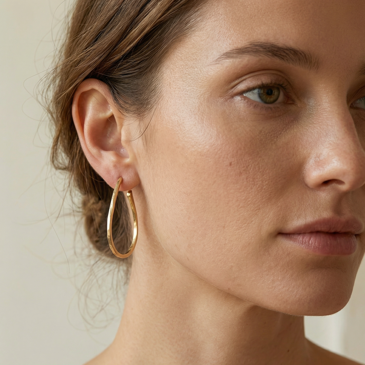 Livia – Aro Eleganckie Złote Vintage