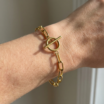 Millie – Pulsera T-Bar z prostokątnymi ogniwami ze złota